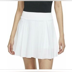Nike Long DriFit white 17” Golf mini skort size‎ XS brand new